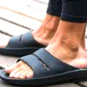 NEW OOFOS OOAHH RECOVERY SANDALS